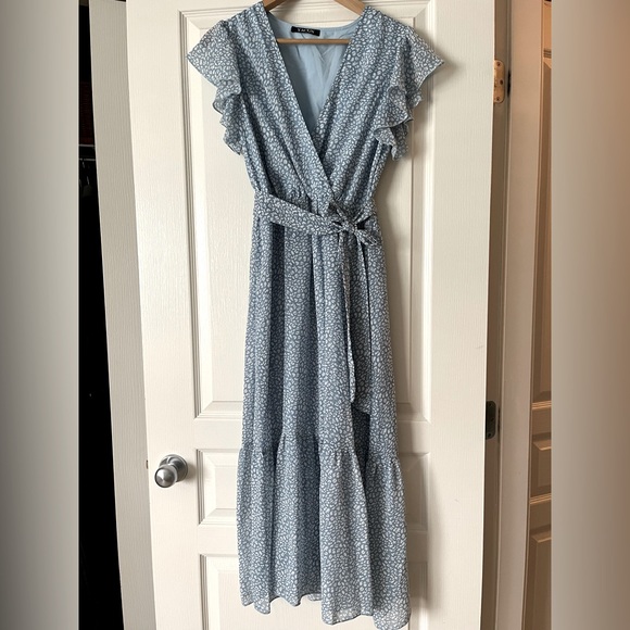 Flutter sleeve dress - Picture 1 of 4
